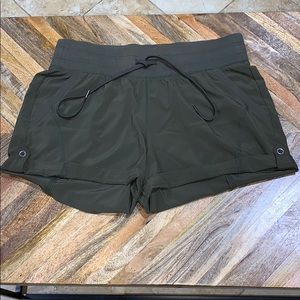 Athleisure shorts size M